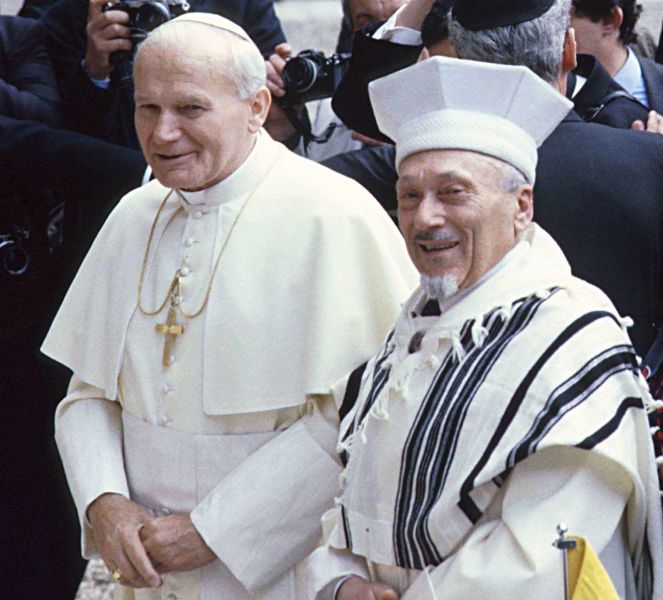  13 aprile 1986 - Giovanni Paolo II visita la Sinagoga di Roma dans immagini