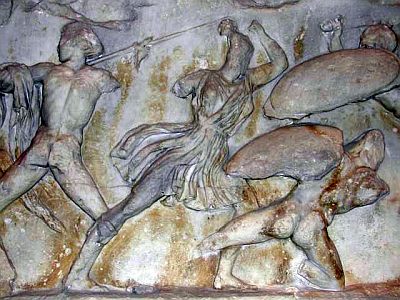 Scena di Amazzonomachia, 360-350 a.C., marmo. Londra, British Museum (dal fregio del Mausoleo di Alicarnasso)