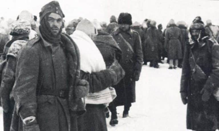 Hitler invade la Russia - Soldati in ripiegamento su Fronte Russo