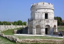 Mausoleo di Teodorico a Ravenna, VI secolo d.C., esterno, in pietra d'Istria.