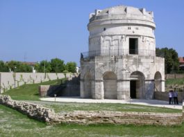 Mausoleo di Teodorico a Ravenna, VI secolo d.C., esterno, in pietra d'Istria.
