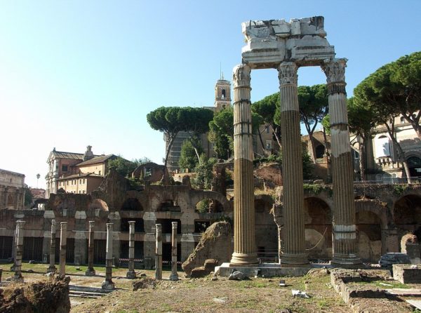 Foro di Cesare, resti del Tempio di Venere Genitrice, dedicato nel 46 a.C. e ricostruito nel 113 d.C. Roma.