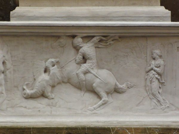 Basamento del San Giorgio di Donatello.