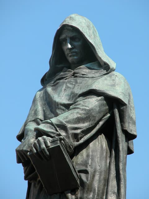 Giordano Bruno, la statua in Campo dei Fiori a Roma