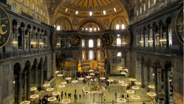 Basilica di Santa Sofia, interno.