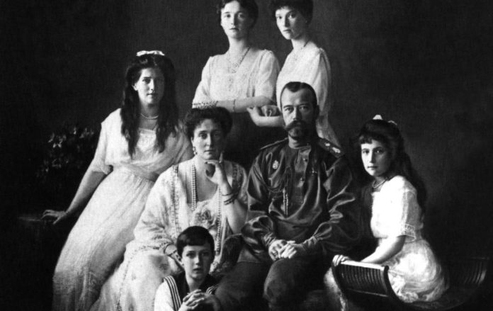Lo zar Nicola II Romanov e la sua famiglia