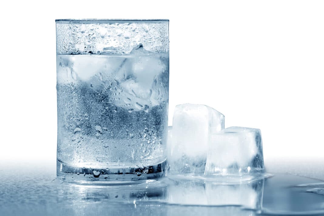 Perché il ghiaccio galleggia sull'acqua