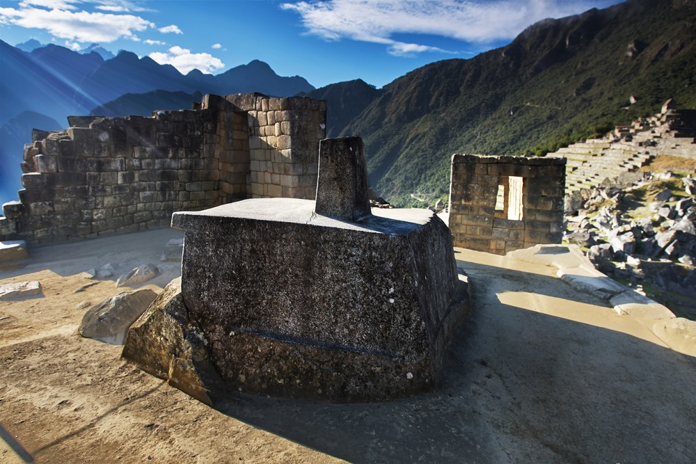 L'altare Intihuatana nel settore della città sacra di Machu Picchu